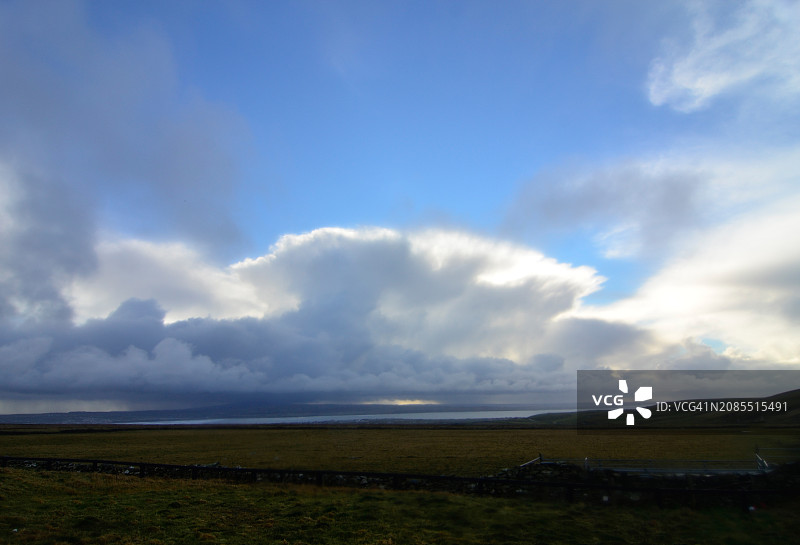 爱尔兰大西洋海岸的暴风天气图片素材