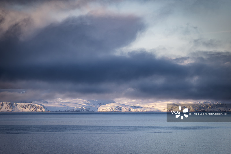 挪威北部冬季北极景观，哈默弗斯特图片素材