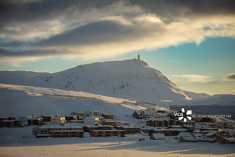 北极山脉的日落图片素材