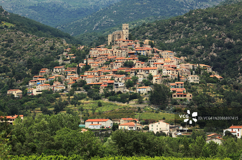 法国奥克西塔尼Eus村庄图片素材