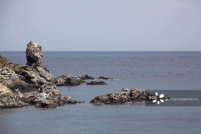 地中海沿岸的岩石地貌图片素材