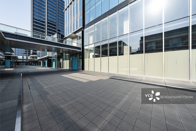 现代化城市建筑外的场地图片素材