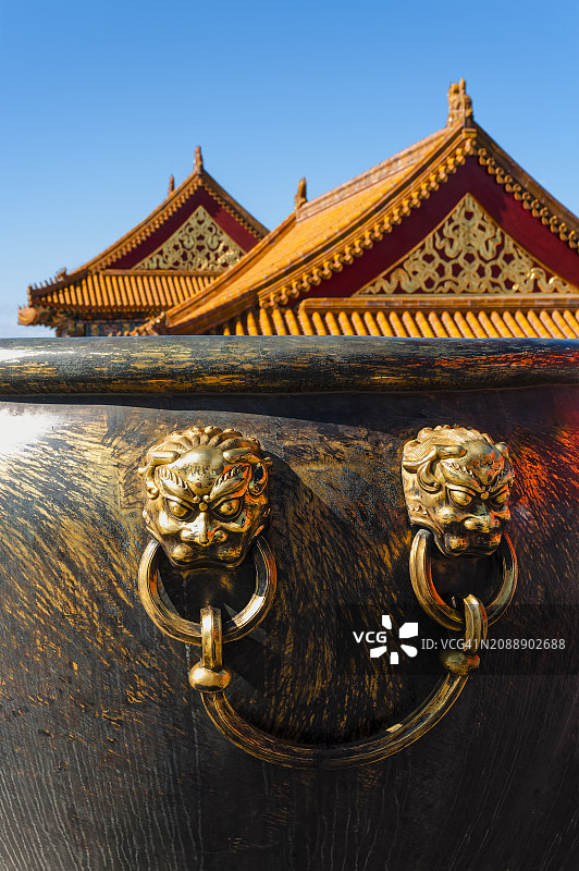 青铜大缸，中国北京故宫图片素材