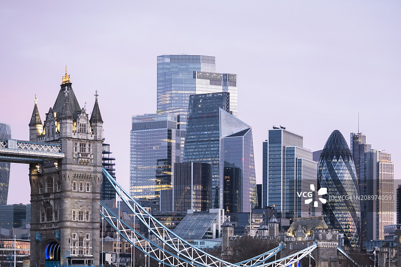 伦敦城市天际线黎明景观图片素材