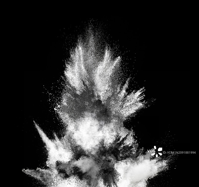 黑色背景上向上运动的多次烟尘爆炸图片素材