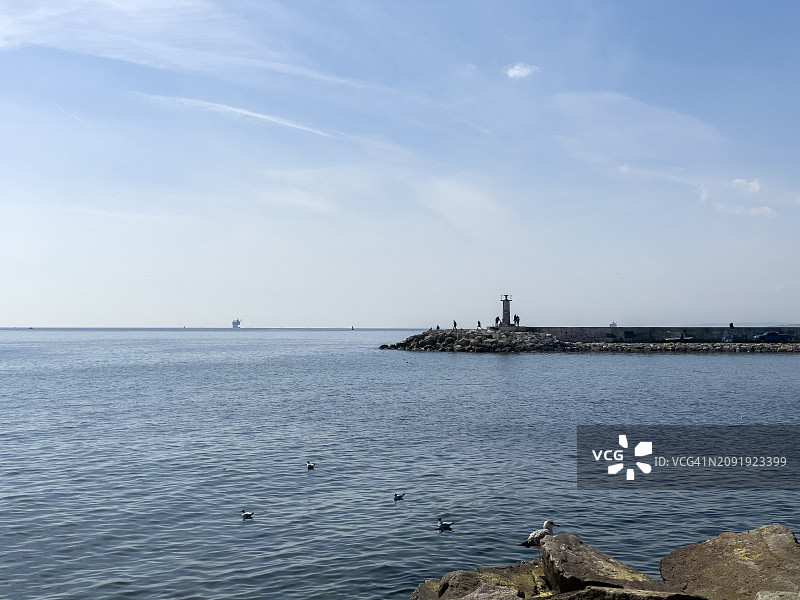 阳光明媚的西利夫里海滨图片素材