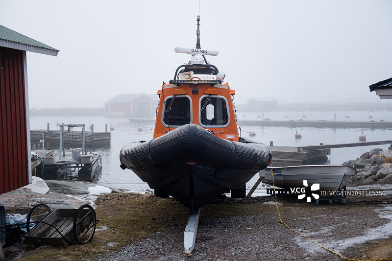 图尔库群岛于尔莫岛上的海上救援救生艇图片素材