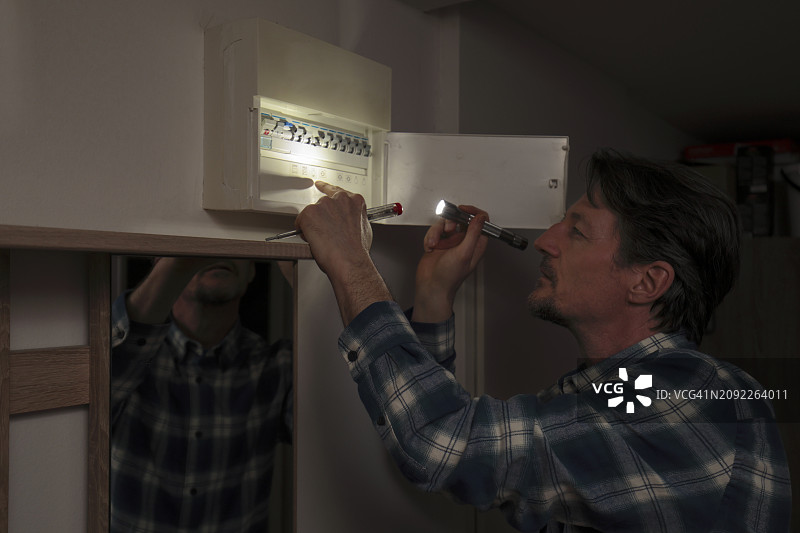 电路断路器盒图片素材