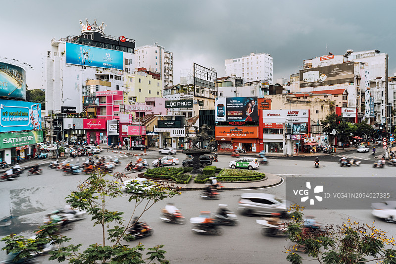 充满活力的西贡街景与动态交通图片素材