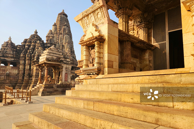 金色时段的克久拉霍印度寺庙图片素材