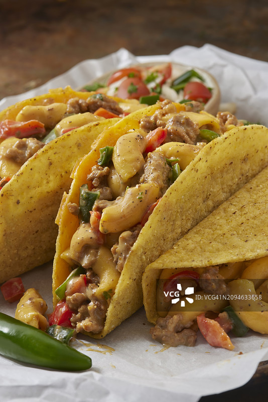 墨西哥风味通心粉奶酪玉米卷图片素材