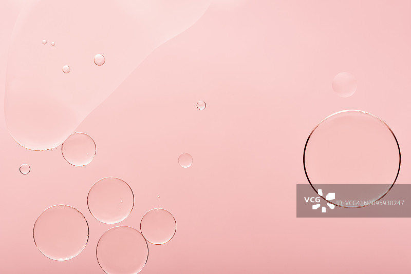 粉色单色背景上的气泡油图片素材