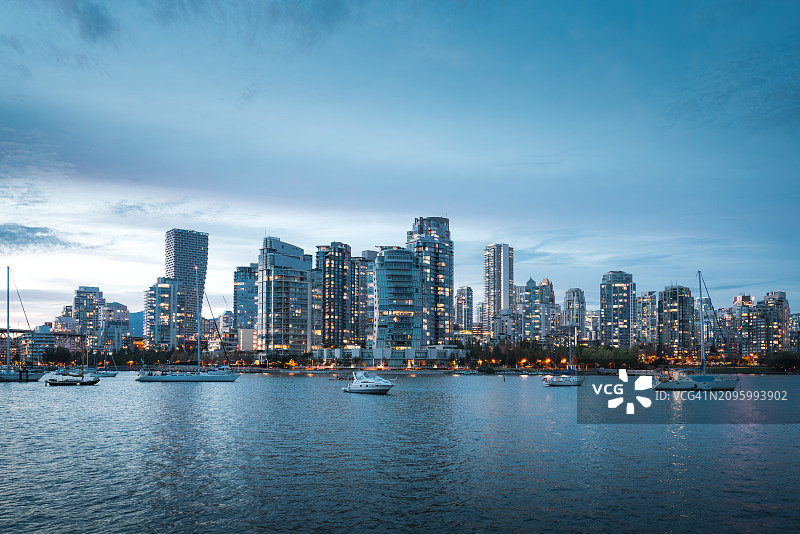 温哥华港口和城市轮廓图片素材