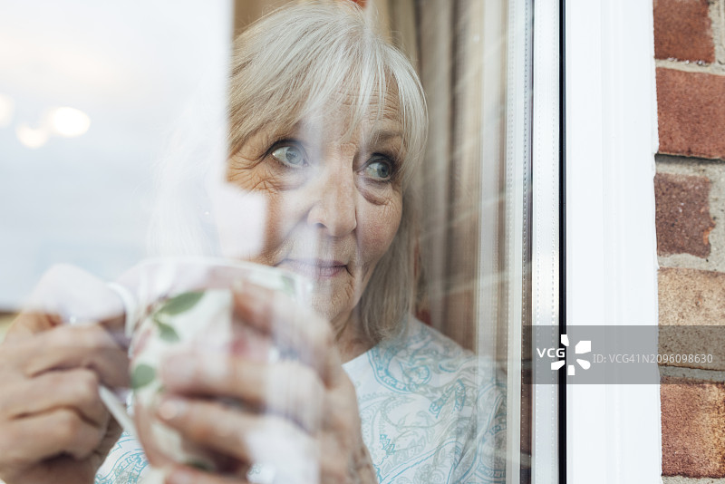眺望她所在的街道图片素材