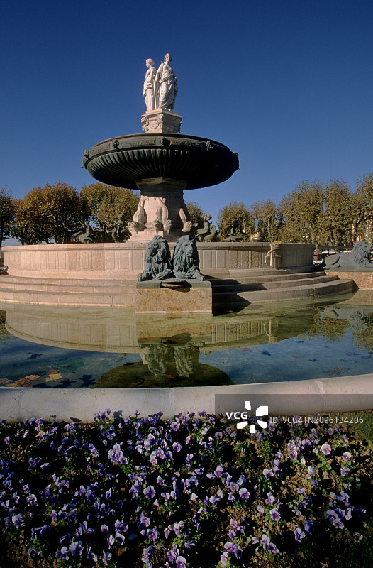 艾克斯-普罗旺斯，圆形喷泉图片素材