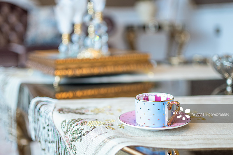 豪华客厅内的咖啡桌内饰图片素材