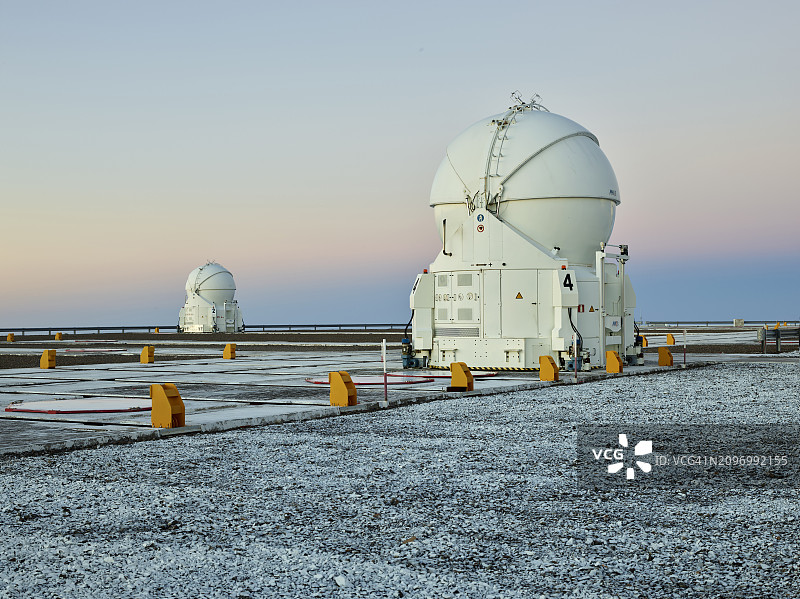 智利帕拉纳天文台的望远镜图片素材