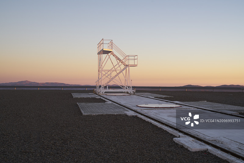 智利帕拉纳尔天文台日落时的楼梯图片素材