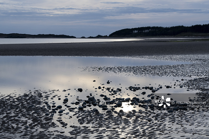 安格尔西岛北威尔士的纽伯勒海滩图片素材