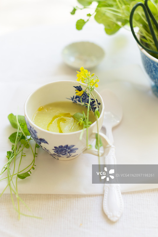 韭葱、芹菜和土豆奶油图片素材