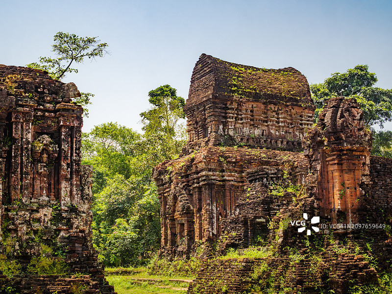 越南中部广南省，联合国教科文组织世界遗产，美山圣地(mmun Sơn)的一组占族印度教寺庙和塔避难所的废墟。图片素材