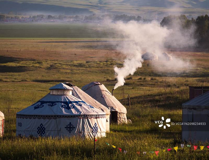 草原上的蒙古包图片素材