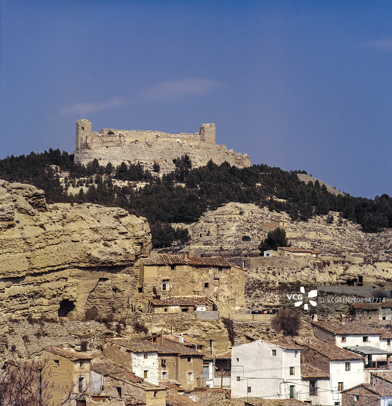 西班牙卡拉塔尤德的城堡遗址和城镇图片素材
