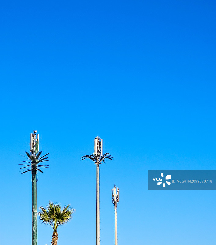 伪装成棕榈树的手机天线，索维拉图片素材
