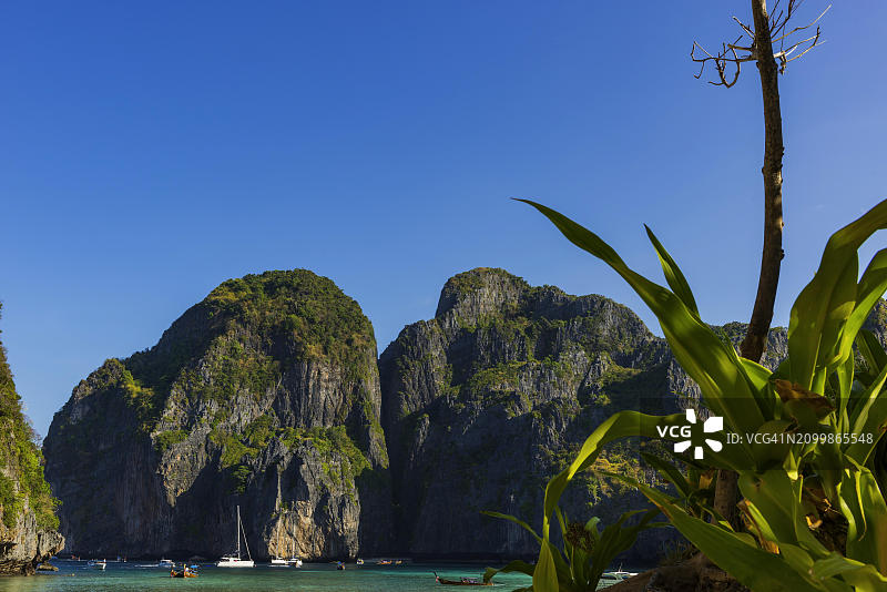 泰国皮皮岛玛雅湾热带海滩风光图片素材
