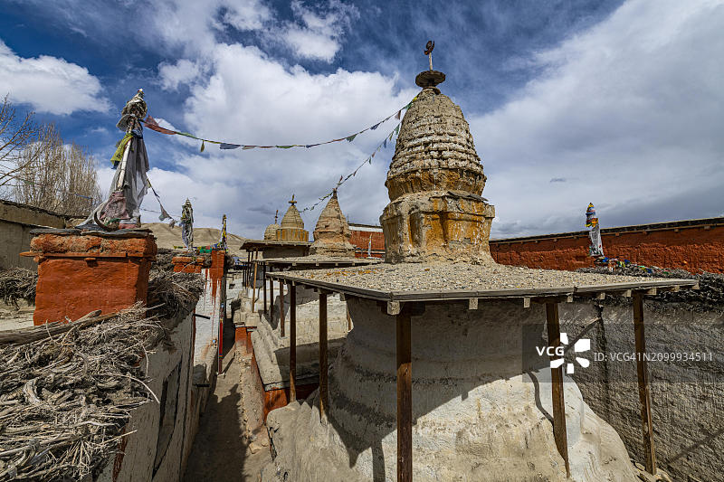 尼泊尔木斯塘王国Lo-Manthang村的佛塔图片素材