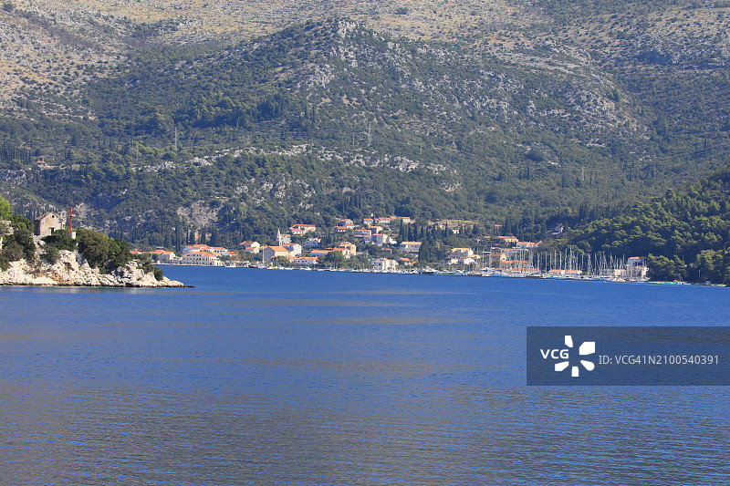克罗地亚海岸斯拉诺小镇远景图片素材