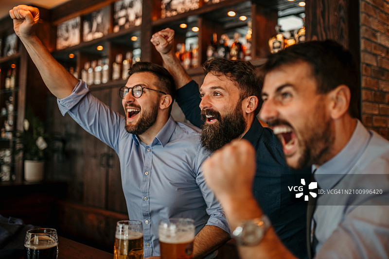 欢呼的体育迷图片素材