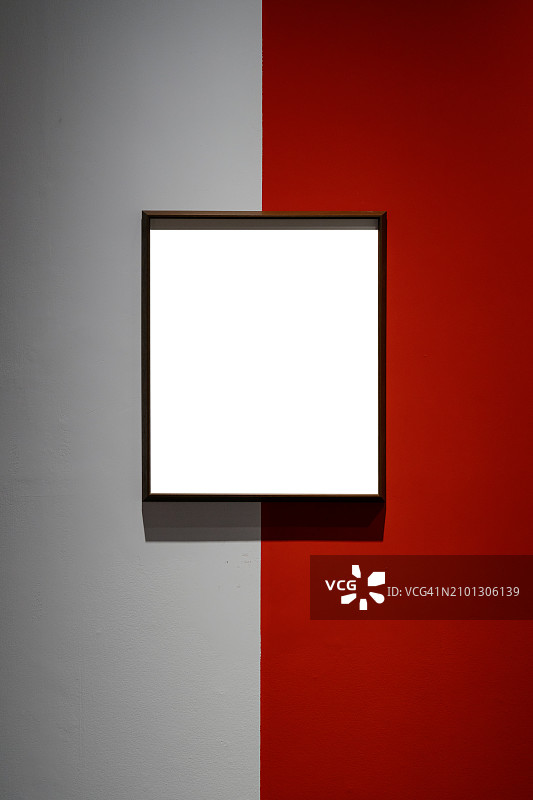 画廊中的空白画框图片素材