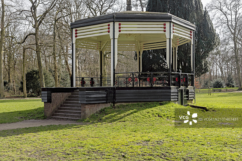 荷兰费尔森 Velserbeek 历史庄园的音乐台图片素材