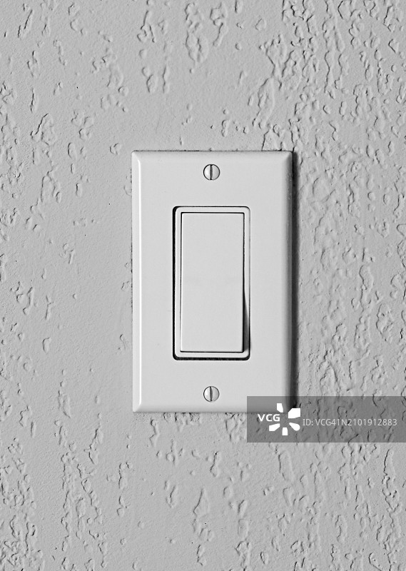 室内墙壁上的白色塑料长方形开关图片素材