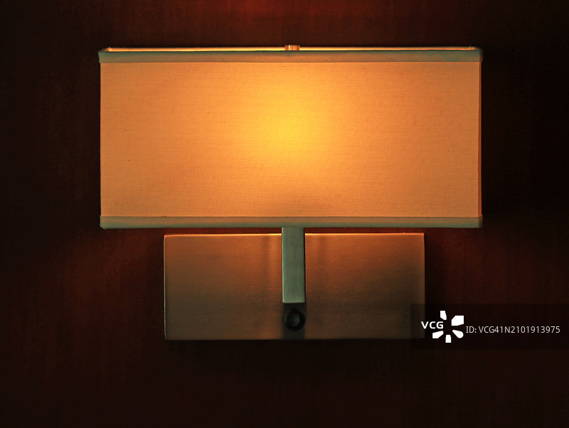 酒店房间里的照明壁灯图片素材