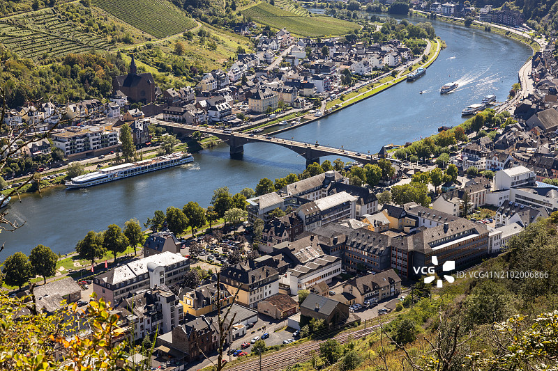德国莱茵兰-普法尔茨科赫姆小镇摩泽尔河风光图片素材