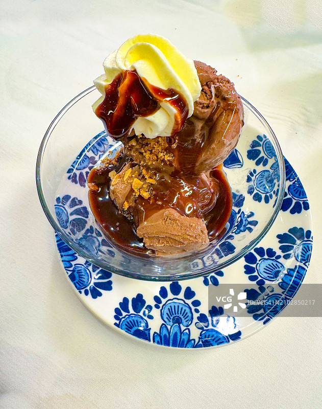 巧克力圣代冰淇淋图片素材