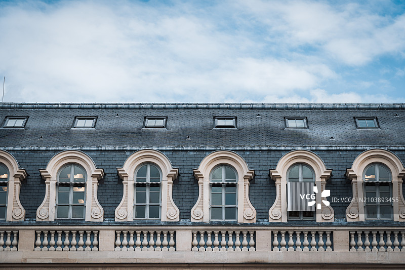 法式奥斯曼建筑风格屋顶图片素材