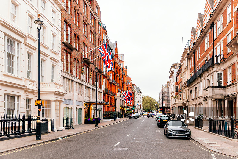 伦敦梅费尔区的老历史公寓建筑，英国图片素材