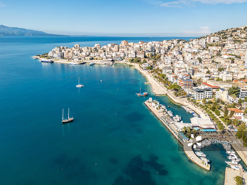 阿尔巴尼亚里维埃拉萨兰达停泊的小船图片素材