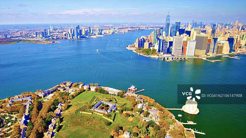 总督岛与曼哈顿金融区图片素材