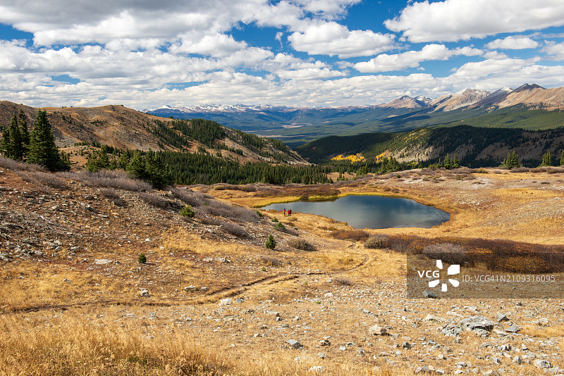 秋季科顿伍德关口的湖泊图片素材