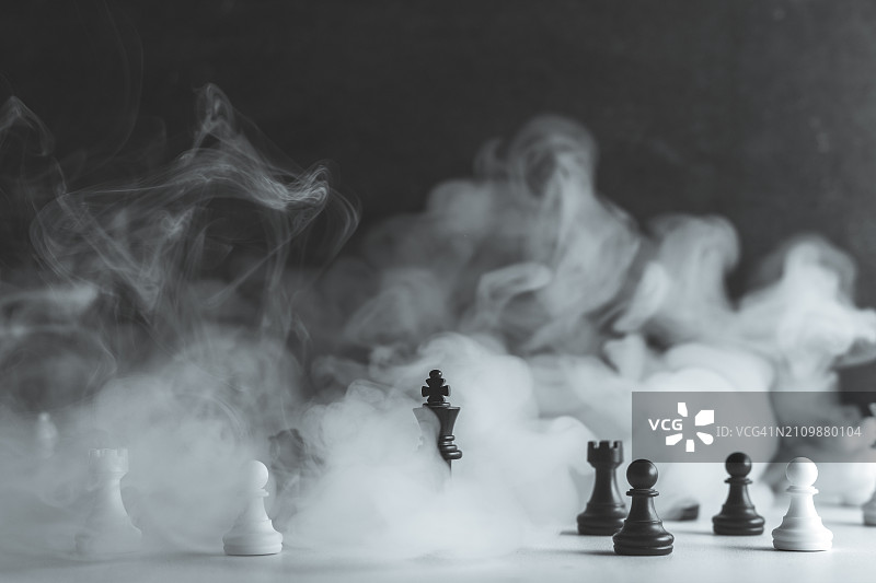 棋盘上的棋子特写，商业策略图片素材
