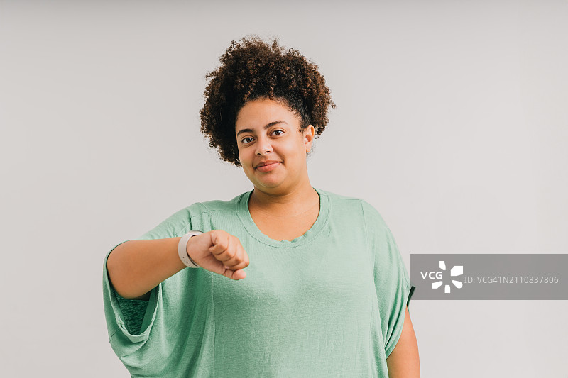 戴手表的女人图片素材