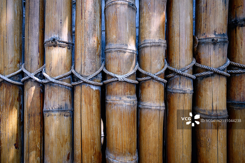 竹篱笆：天然材料围栏或墙壁图片素材