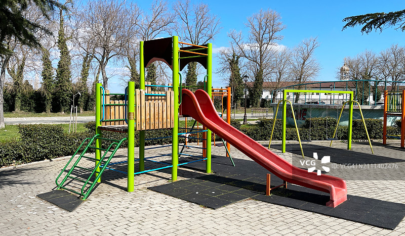城市公园里的游乐场图片素材
