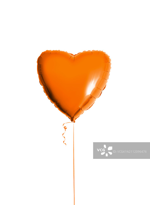 白色背景下的心形气球特写图片素材