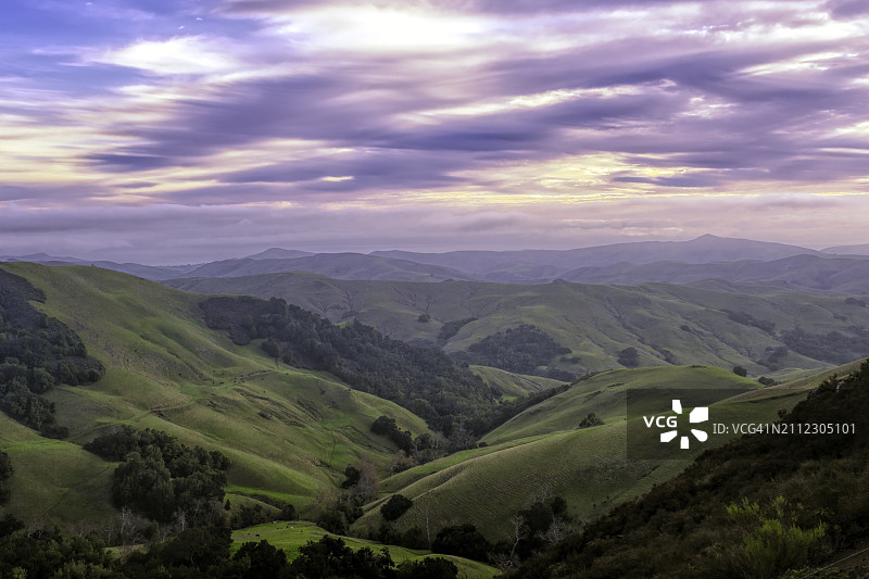 日落时分加利福尼亚州帕索罗布莱斯景观图片素材