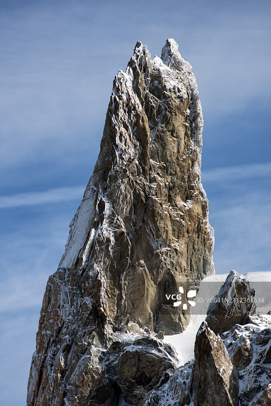岩层对着天空的低角度视图图片素材